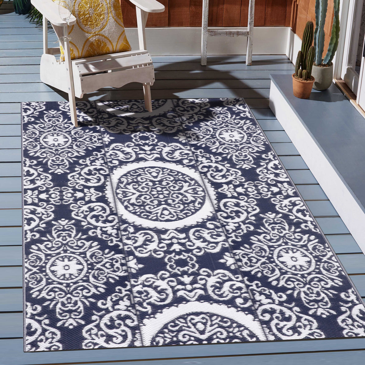 Blue and White 5 ft x 7 ft Outdoor Rug Z826388