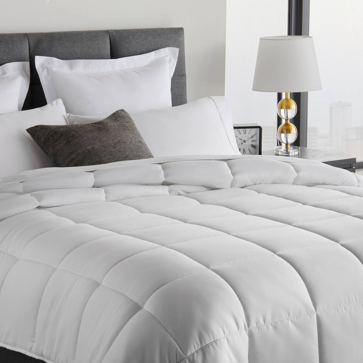 Oversized King Down Alternative Microfiber Comforter N5255