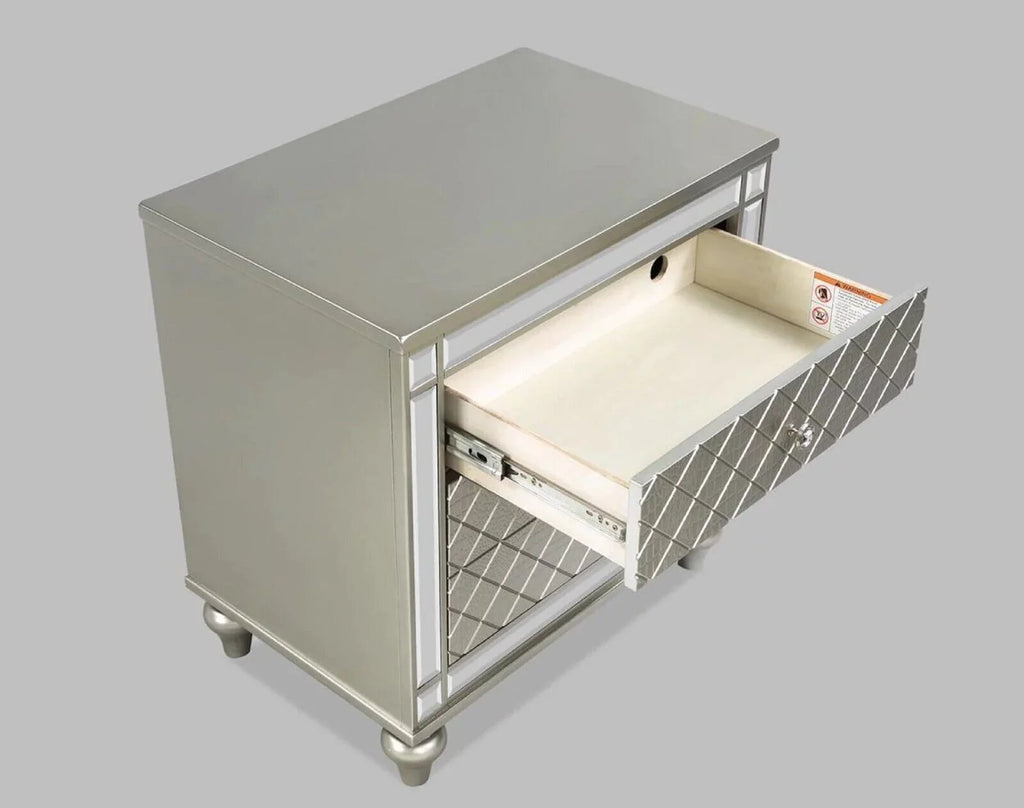 Gray Fabric Queen Size Bed and Nightstand Set I550125