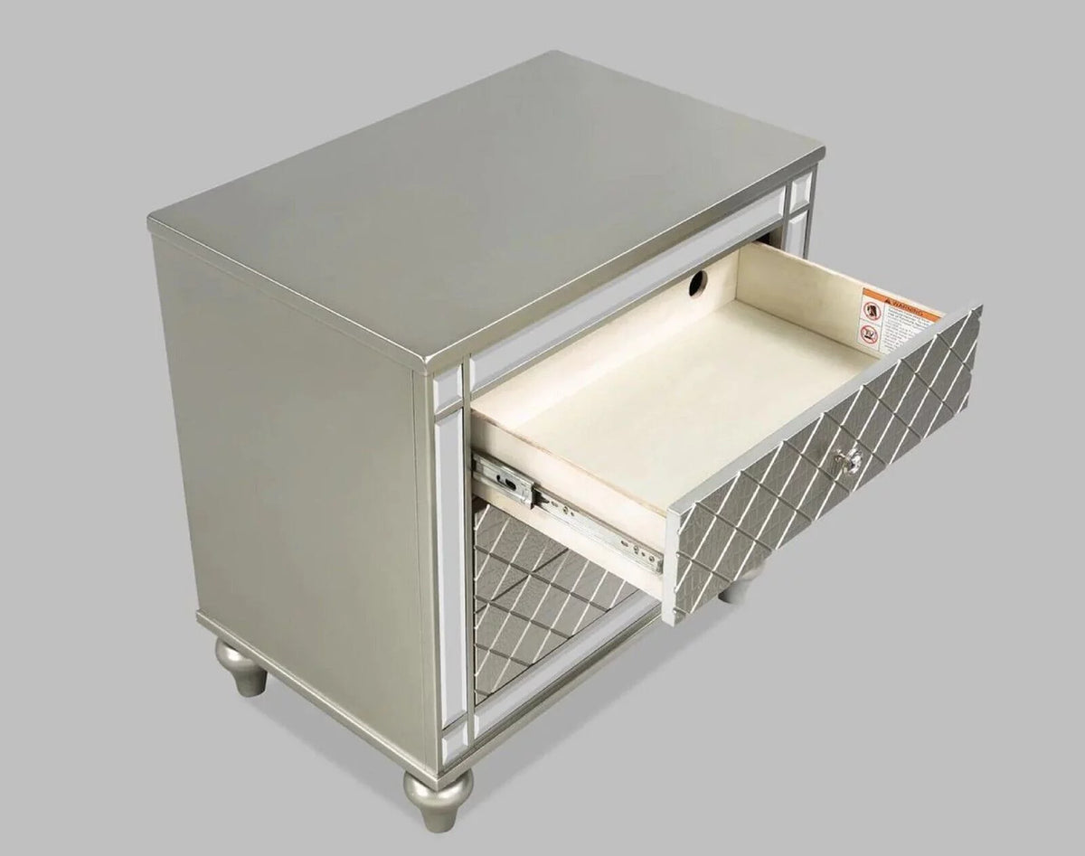 Gray Fabric Queen Size Bed and Nightstand Set I550125