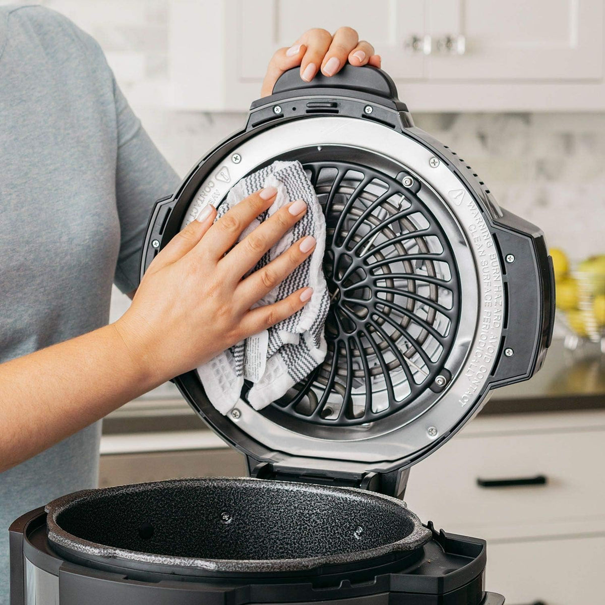 6.5 Quart Pressure Cooker Air Fryer B32409