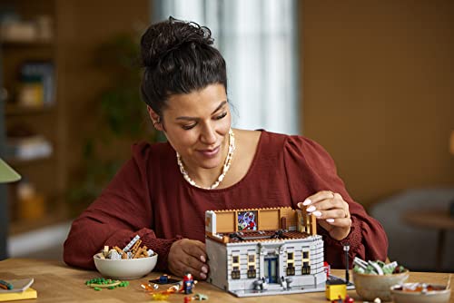 3-Story Modular Building Set with 9 Minifigures B307784